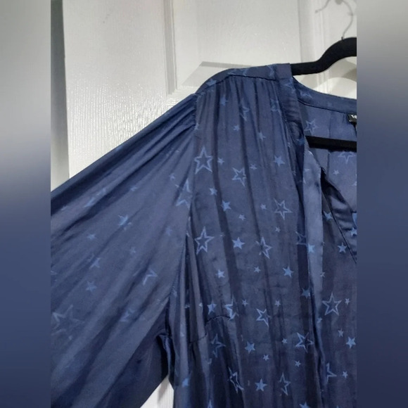 Torrid Peasant Blouse - Charmeuse Jacquard Star Navy in Size 3 / 22-24 - Picture 7 of 15